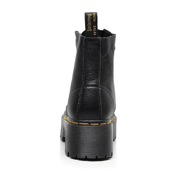 Comfortable women's platform boots for casual outdoor wear